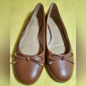 Naturalizer Grace Leather Flats. Great condition.